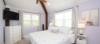 BLUE MARLIN RETREAT- 3 Bedroom / 3 Bathroom With Pool on Canal on Ramrod Key