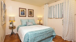 A bedroom with a bed, two bedside lamps, a window with curtains, and two framed pictures on the wall. - General Sherman Loft ~ 2 min from Sequoia Nat’l Park (Three Rivers)