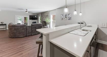 Lakefront Paradise on Hartwell, Dock, Paddleboards, Game Room