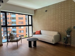 Habitació doble superior, balcó, vistes a la ciutat | Sala d'estar