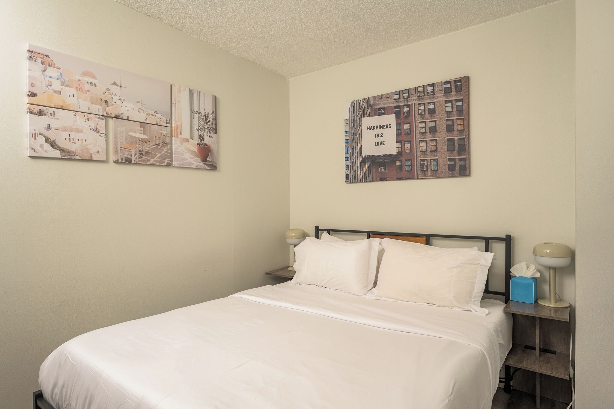 5 bedrooms, iron/ironing board, internet, bed sheets