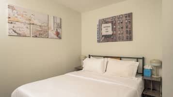 5 bedrooms, iron/ironing board, internet, bed sheets