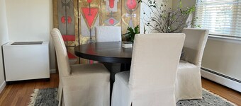 Sunny Modern 3 bedroom House Walk to Beach and Town