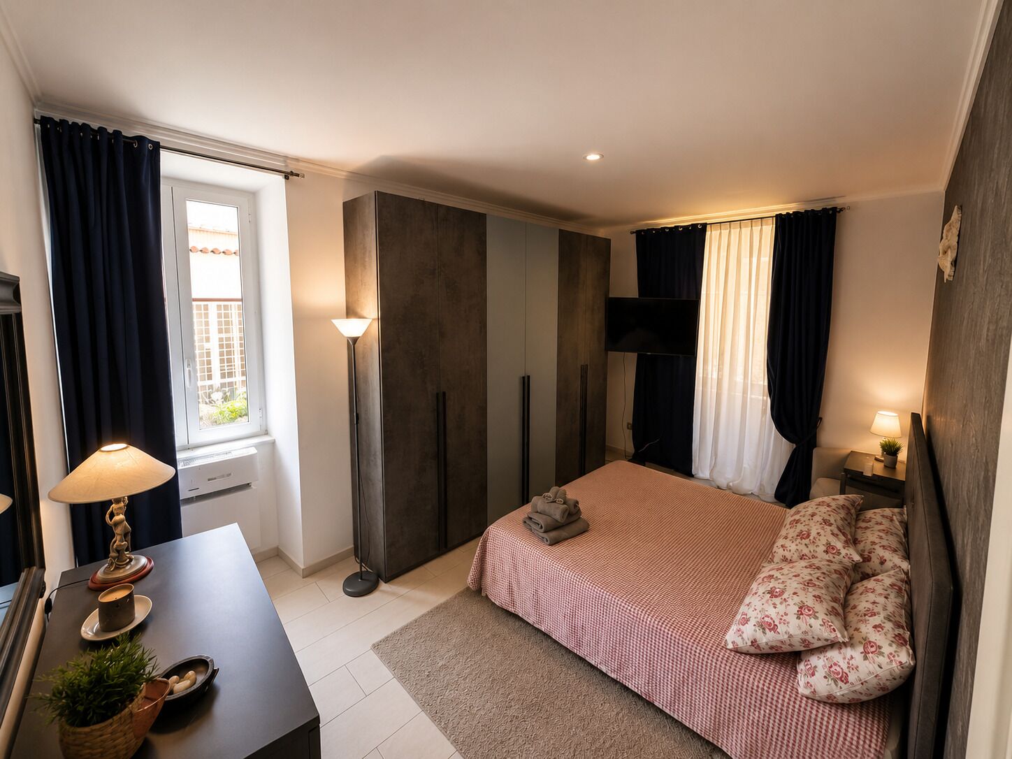 1 habitación, tabla de planchar con plancha, wifi y ropa de cama 