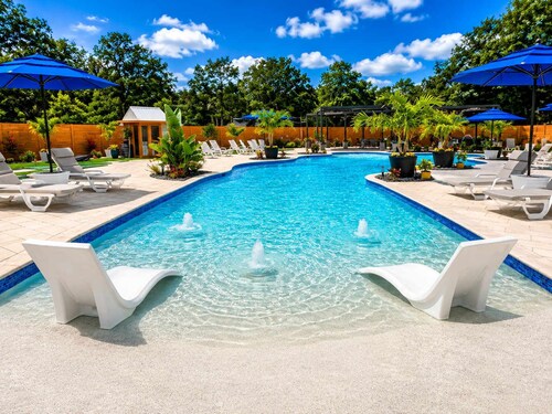 Beach Bum Estate Guesthouse & Studio Resort Pool Sauna Arcade for 12