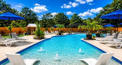 Beach Bum Estate Guesthouse & Studio Resort Pool Sauna Arcade for 12