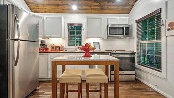 Coffee/tea maker, fridge