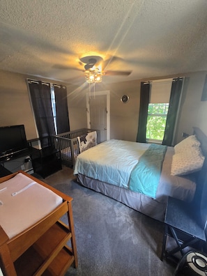 Room - Lakes Region Family Getaway& Pet Friendly (Belmont)