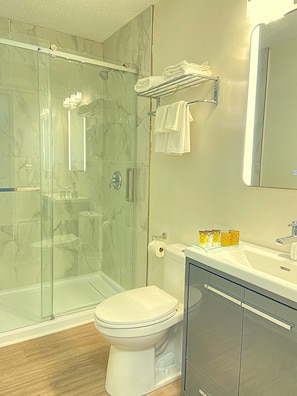 Habitación individual estándar | Baño | Toallas, jabón, shampoo, papel de baño
