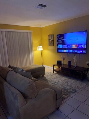 Unclassified image, 4 of 15, button - Cozy 2-bedroom house in pleasant Lauderhill with AC (Lauderhill)