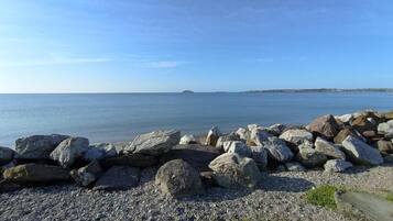 Nær stranden