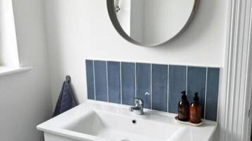 Superior Double Room | Bathroom | Shower