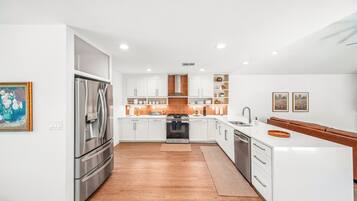 Coffee/tea maker, fridge, microwave, oven