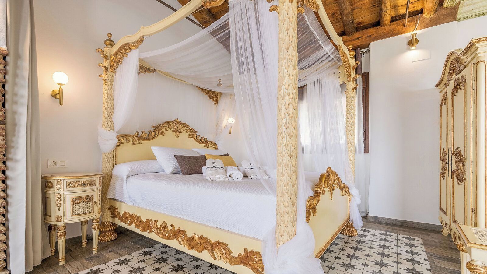 Travel crib, WiFi