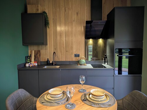 Oak at Ochre Hill, Luxury Couples Escape with Outdoor Bath in the Forest of Dean
