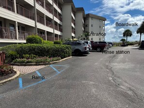 Property grounds - Beach Haven - ramp access, 2 min. to beach, Shibumi shade, lighthouse display. (Hilton Head Island)