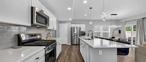 Coffee/tea maker, fridge, microwave, oven