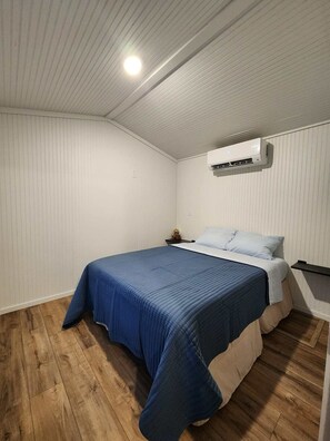 2 bedrooms, free WiFi, bed sheets - Charming 2-bedroom cabin close to cozy Hot Springs and minutes from angostura (Hot Springs)