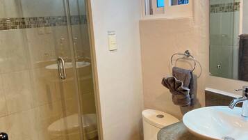 Deluxe Suite | Bathroom | Bathtub, hair dryer, soap, shampoo