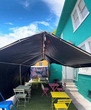 Tempat makan luar