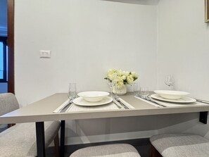 Unclassified image, 5 of 88, button - 1 bdrm Studio Apartment with Pool, gym, restaurant (Kinshasa)
