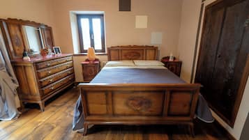 2 habitaciones, tabla de planchar con plancha y ropa de cama