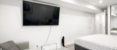 3 bedrooms, iron/ironing board, Internet, bed sheets