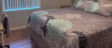 2 bedrooms, iron/ironing board, WiFi, bed sheets