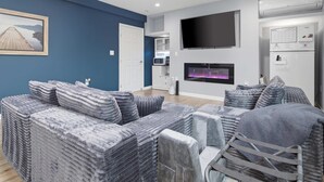 TV, offices - Private King Suite - Springfield METRO (Springfield)