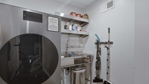 Miscellaneous - Private King Suite - Springfield METRO (Springfield)