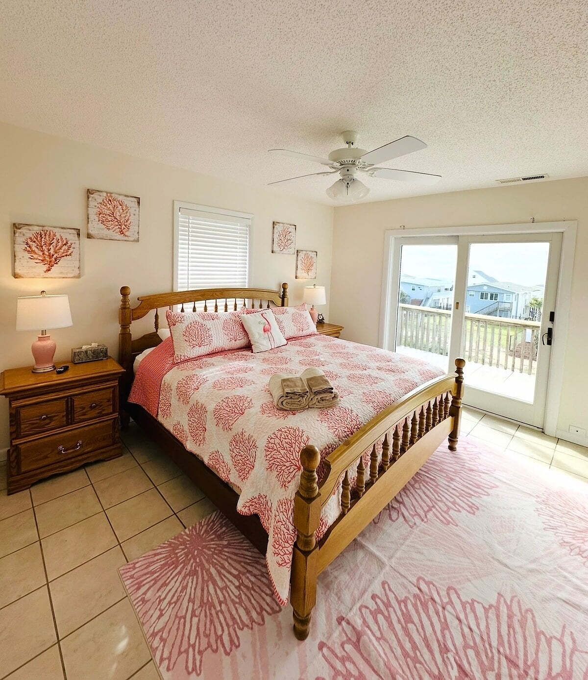 4 bedrooms, desk, WiFi (free), bed sheets