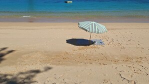 Unclassified image, 5 of 19, button - Mera Norfolk Island (Norfolk Island)