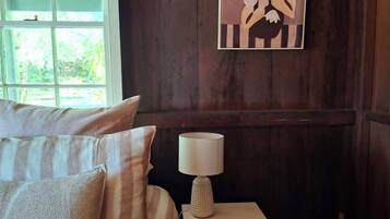 Deluxe Cottage, Mountain View | Blackout drapes, iron/ironing board, WiFi (free)