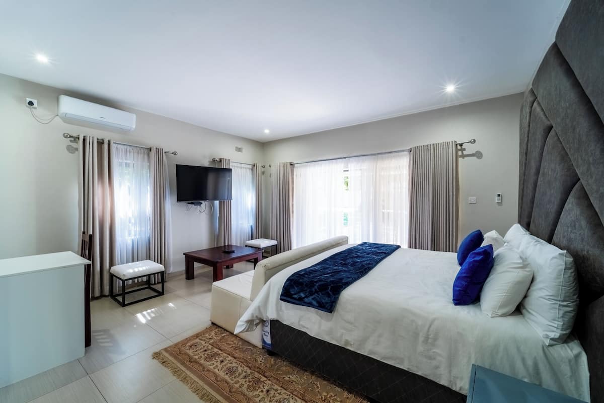 Double Room, Patio, Garden View | Laptop workspace, blackout drapes, soundproofing, iron/ironing board
