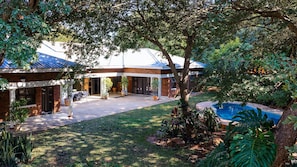 Exterior - Cosmo Guest House (Victoria Falls)