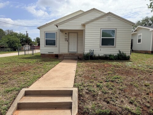 Cozy 2-bedroom house in charming Sweetwater with AC