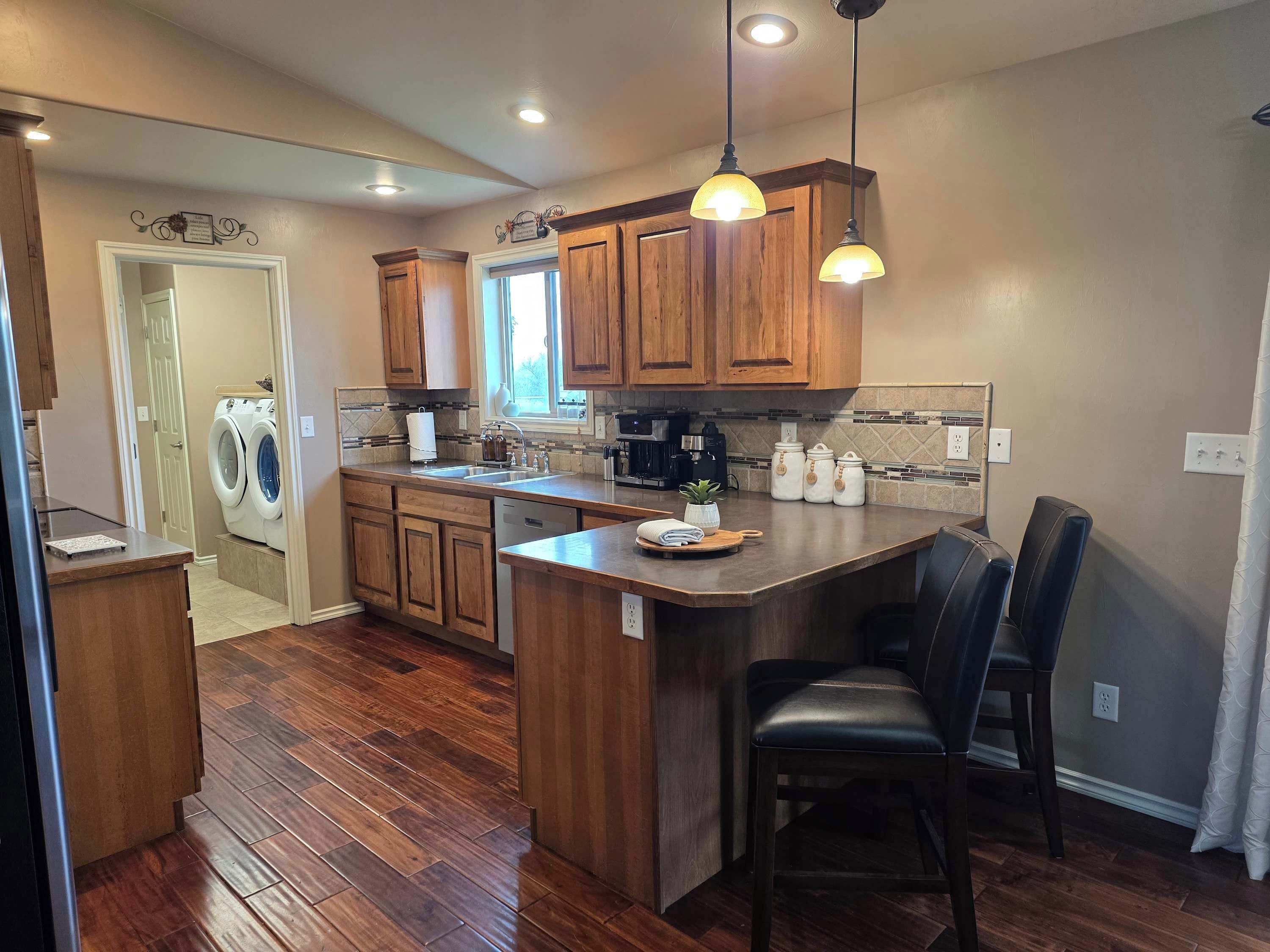Coffee/tea maker, fridge, microwave, oven