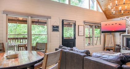 Private Peaceful Cabin Near Dollywood w/ Hot Tub