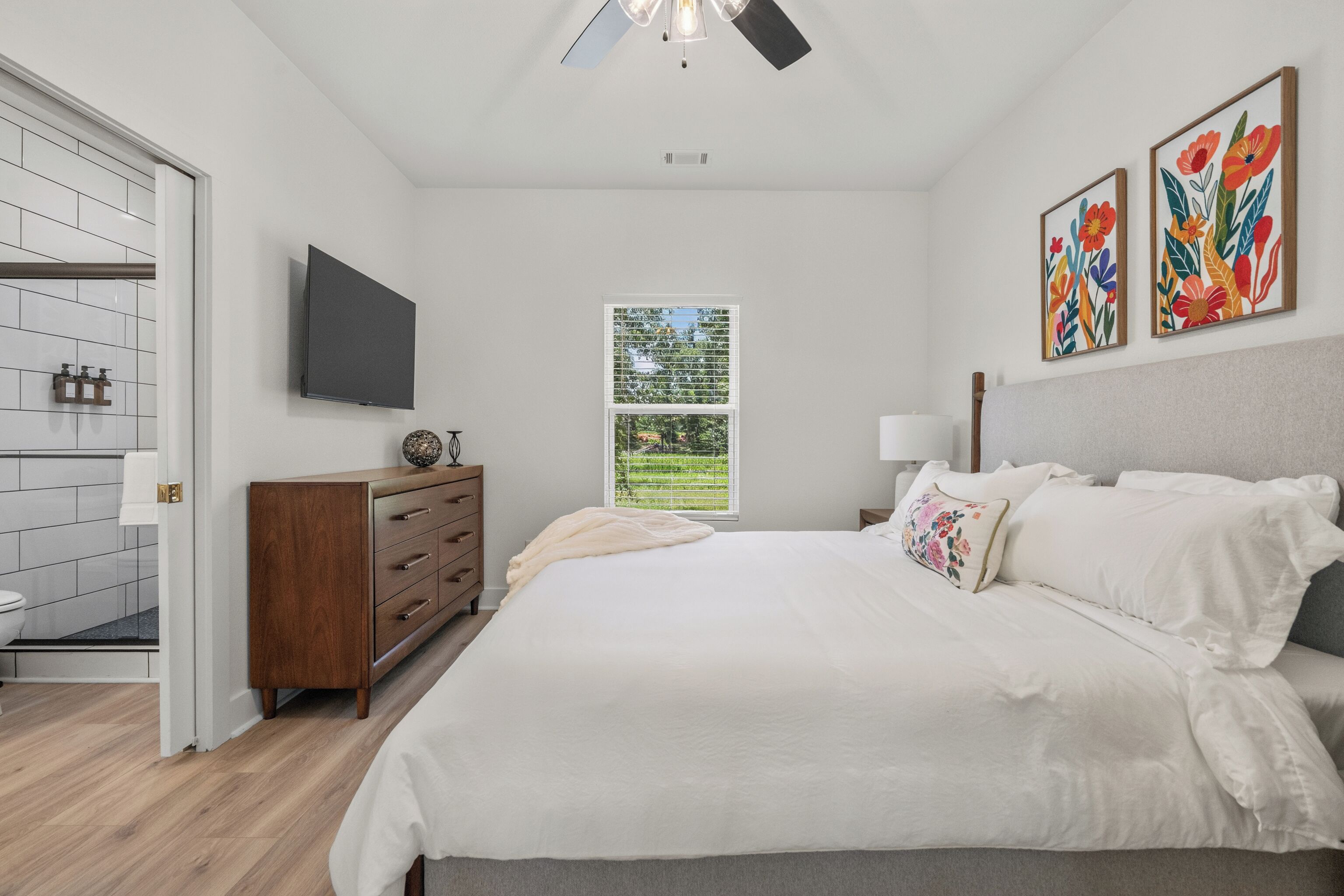 2 bedrooms, iron/ironing board, free WiFi, bed sheets