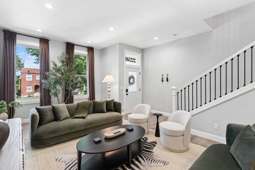 The Jefferson Social | Sleeps 12 | Pool Table