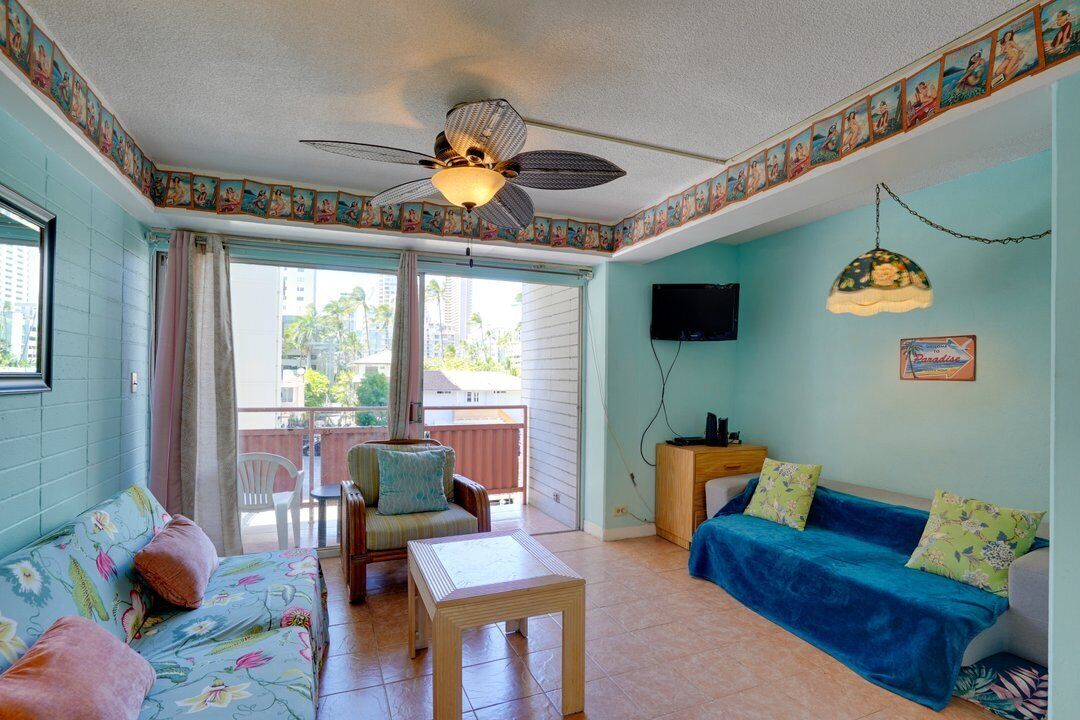 Hawaiian King: Spacious 1-bedroom apt in central Waikiki, 0.3ml to beach, Pool