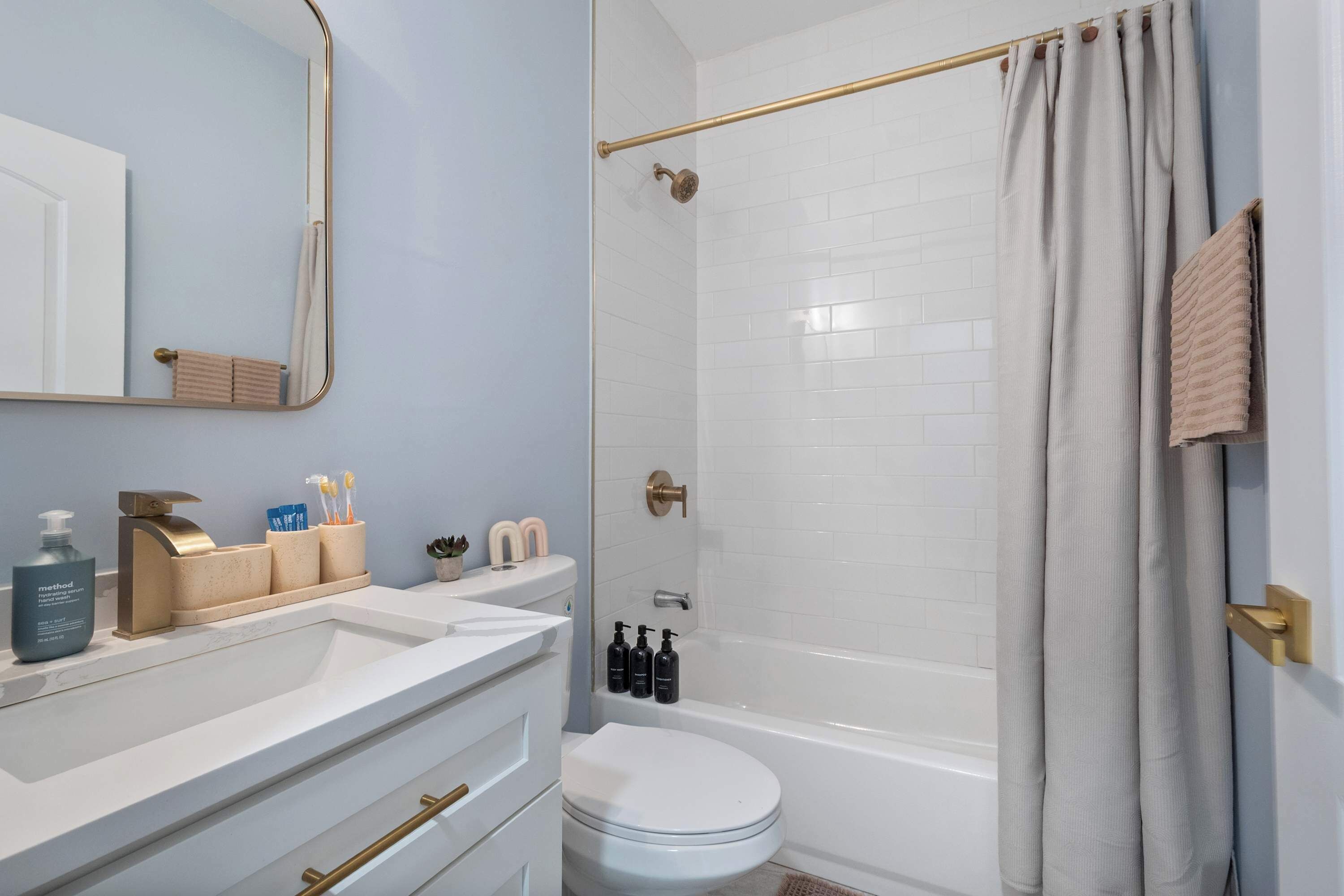 Shower, hair dryer, towels, shampoo