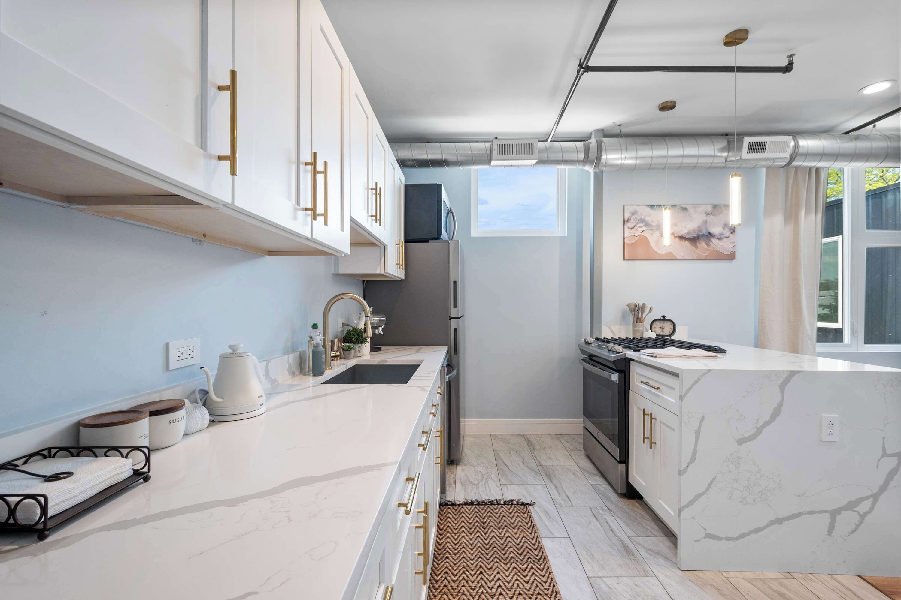 Coffee/tea maker, fridge, microwave, oven