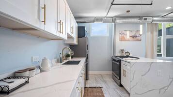 Coffee/tea maker, fridge, microwave, oven