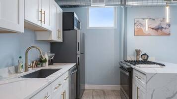 Coffee/tea maker, fridge, microwave, oven