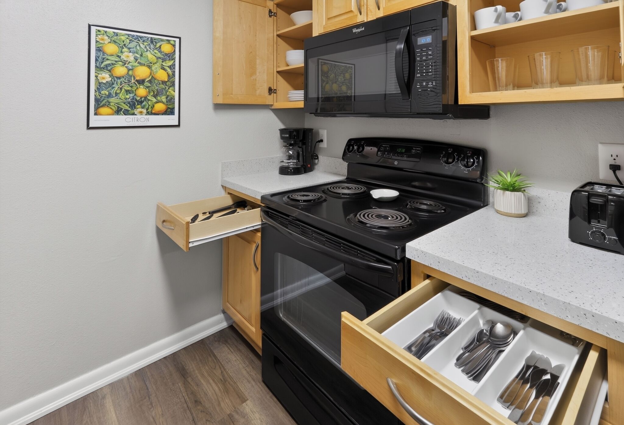 Coffee/tea maker, fridge, microwave, oven
