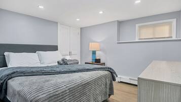 4 bedrooms, iron/ironing board, WiFi, bed sheets