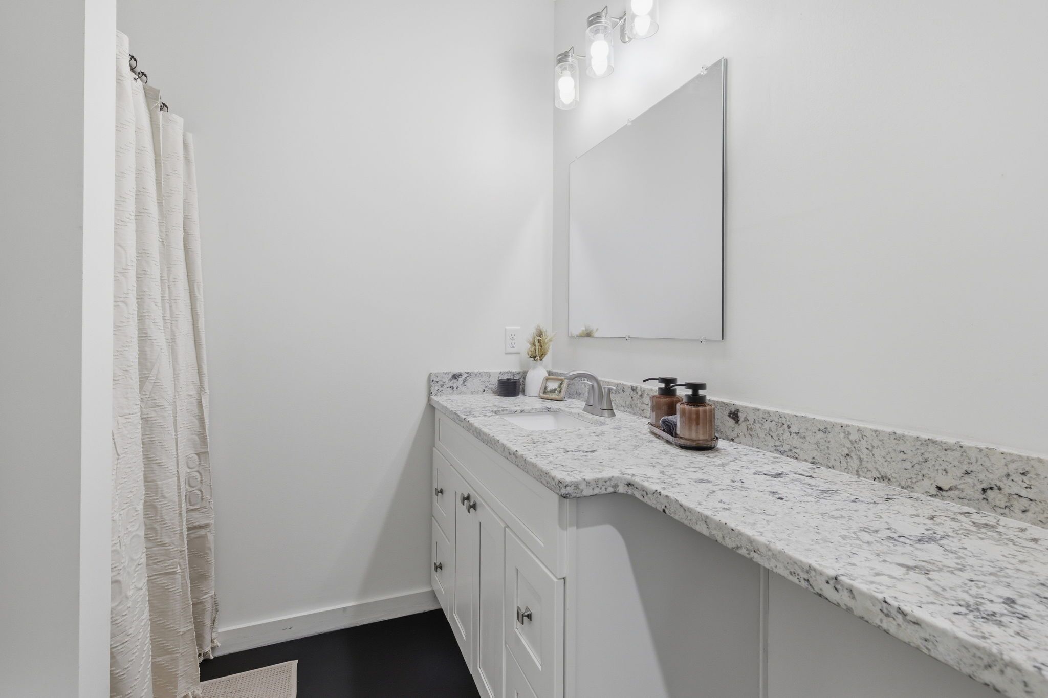 シャワー、ヘアドライヤー、タオル、石鹸