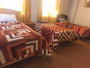 Classic Triple Room, Courtyard View | Free WiFi - Hostal Rey (Chivay)