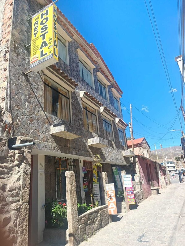 Exterior - Hostal Rey (Chivay)